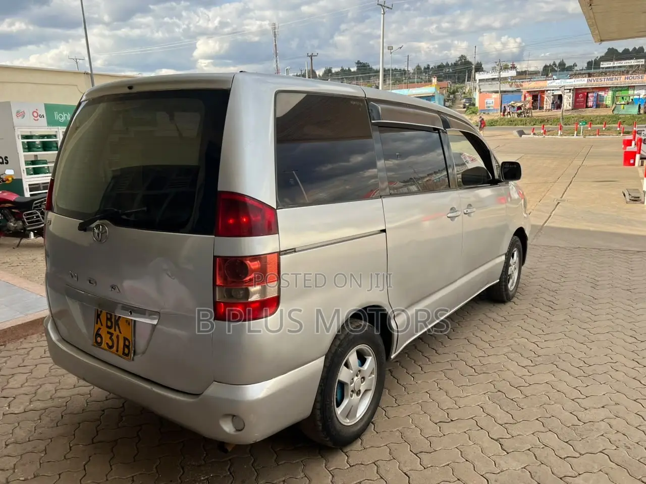 Toyota Noah 2002 Silver