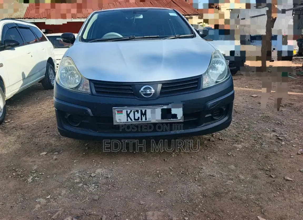 Nissan Advan 2010 Silver