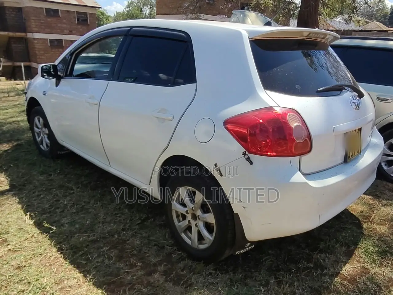 Toyota Auris 2010 White