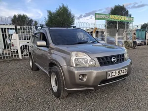 Nissan X-Trail 2010 Gold