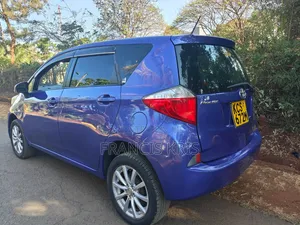 Toyota Ractis 2011