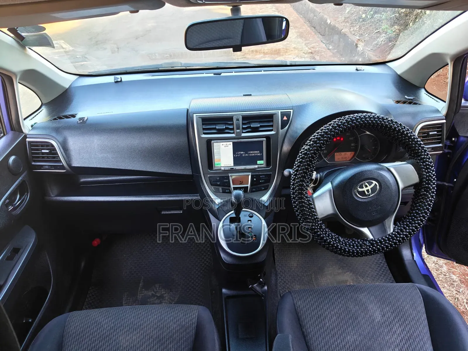 Toyota Ractis 2011