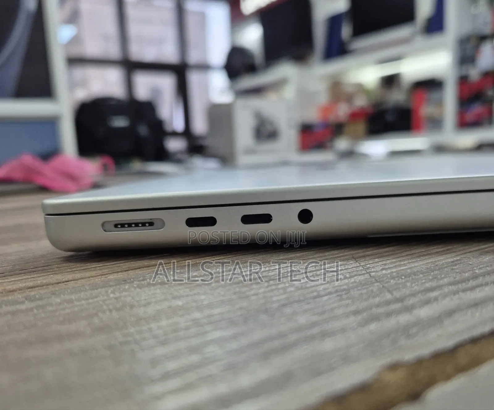 Laptop Apple MacBook Pro 2021 M1 16GB Apple M1 Pro SSD 512GB