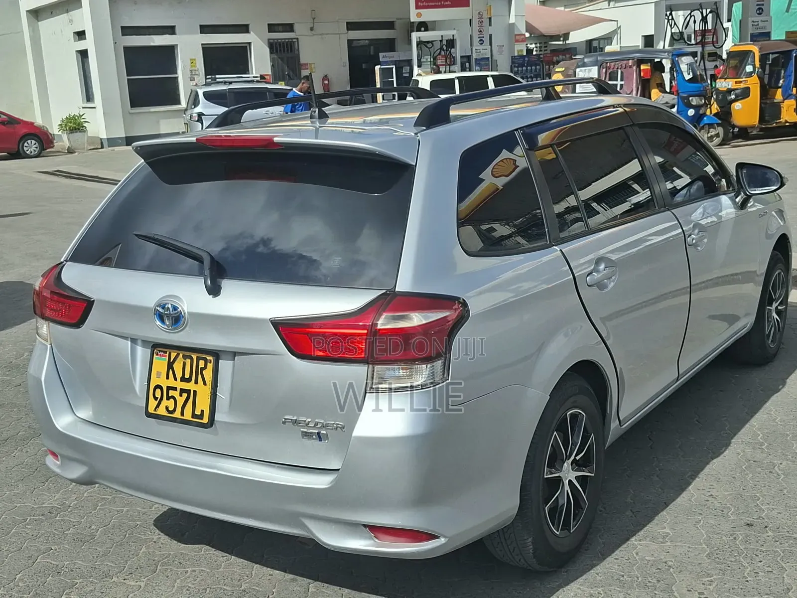 Toyota Corolla Fielder 2017 Silver