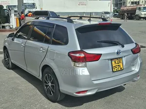 Toyota Corolla Fielder 2017 Silver