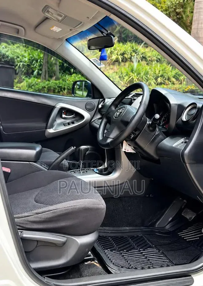 Toyota RAV4 2009 White