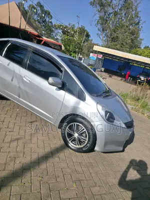 Honda Fit Automatic 2012 Silver