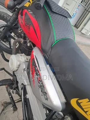 Bajaj Boxer 2022 Red