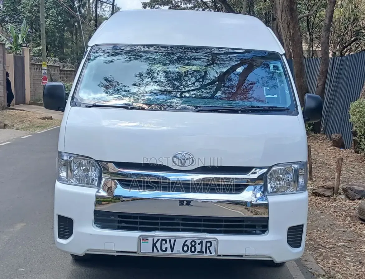 Toyota HiAce 2019 White
