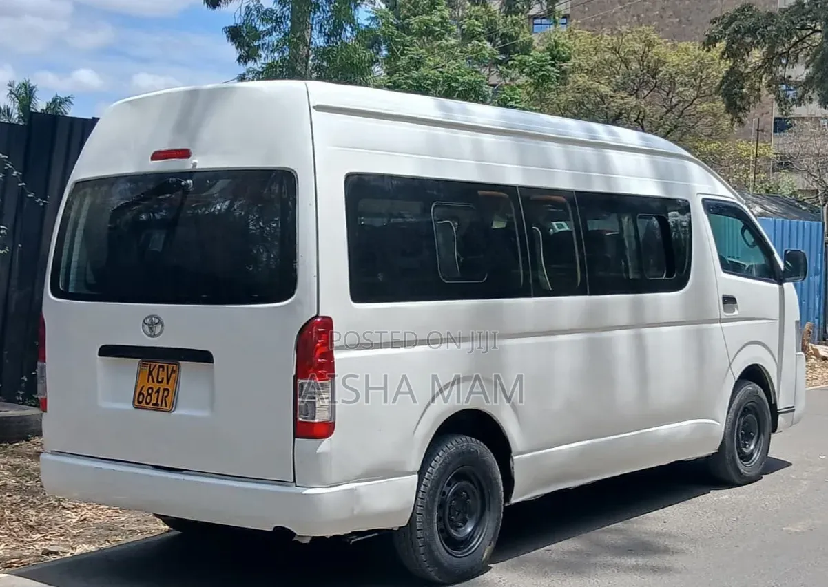Toyota HiAce 2019 White