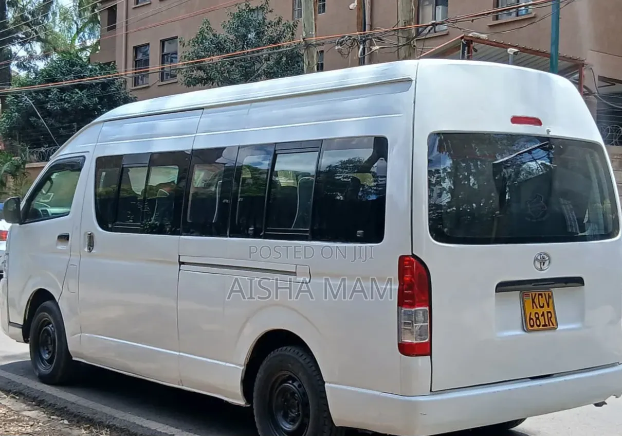 Toyota HiAce 2019 White