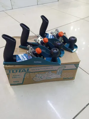 TOTAL Industrial Hand Planer for Timber Finishing Carpentry Workshop