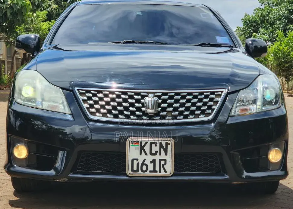 Toyota Crown 2010 Black