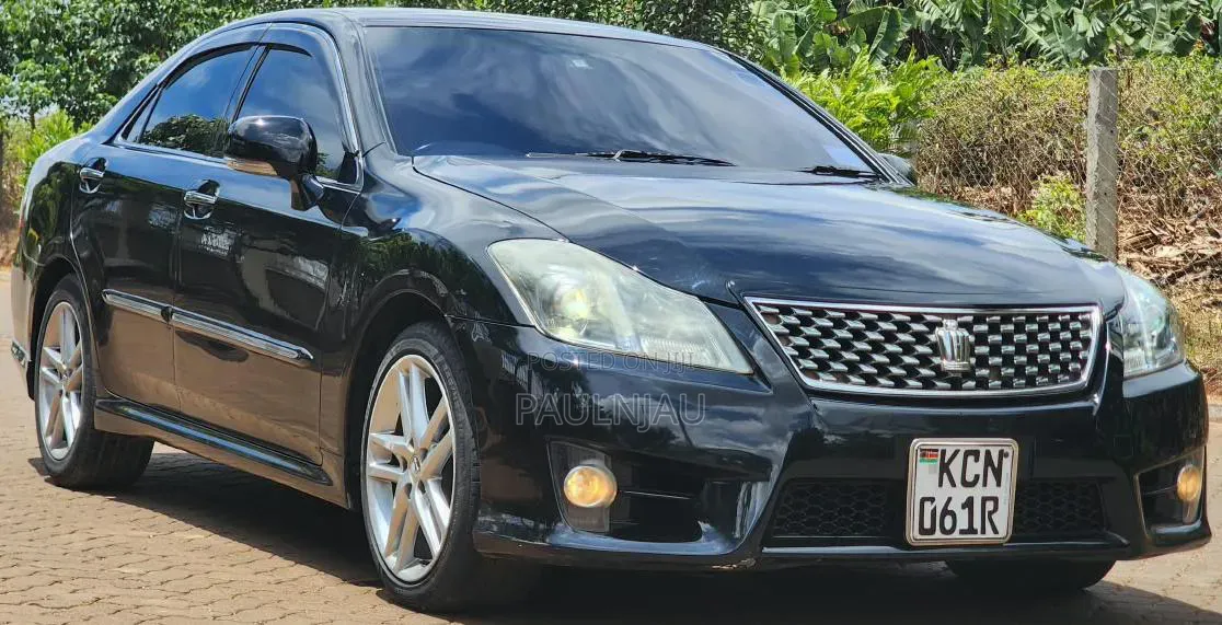 Toyota Crown 2010 Black