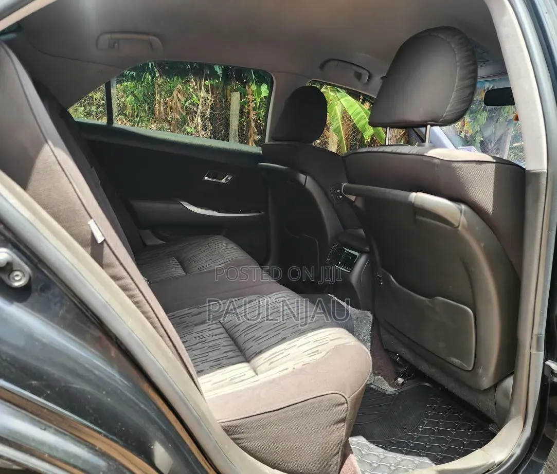 Toyota Crown 2010 Black