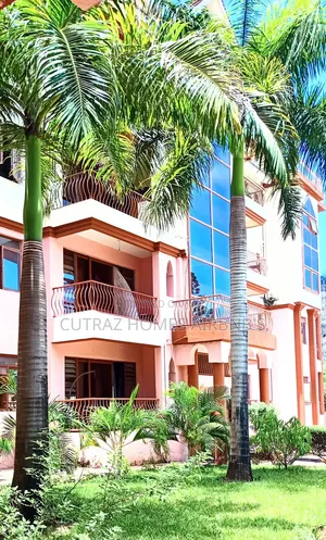 Executive Three Bedrooms Nyali Centre With a Swimming Pool