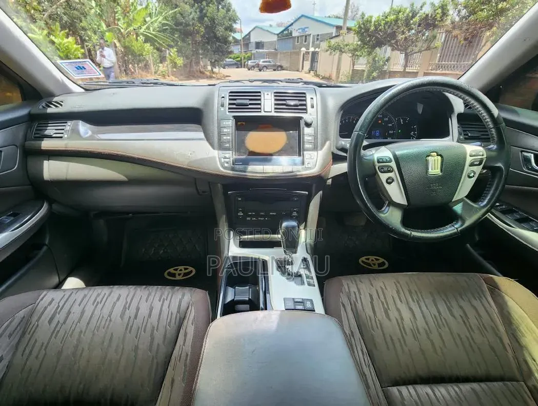 Toyota Crown 2010 Black