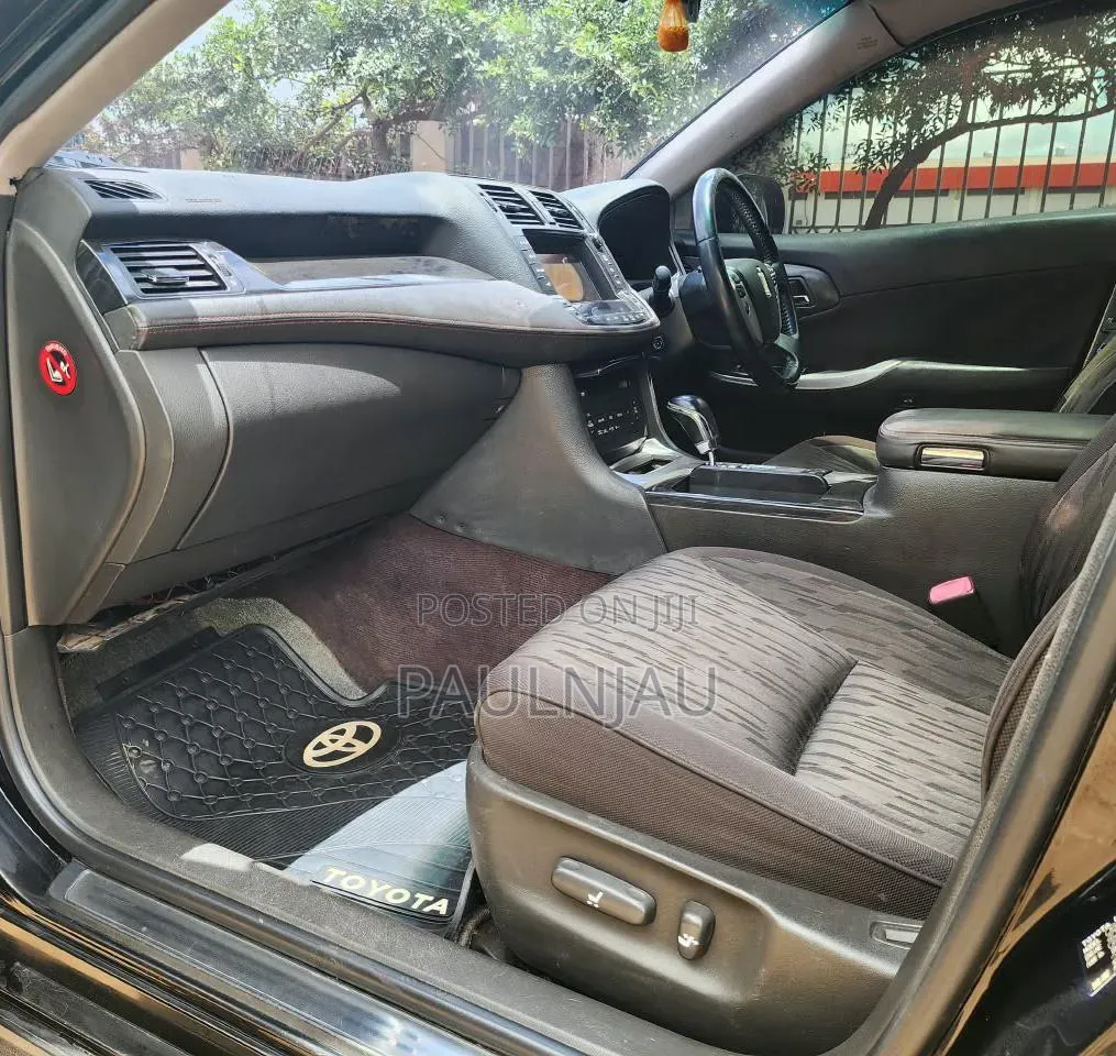 Toyota Crown 2010 Black