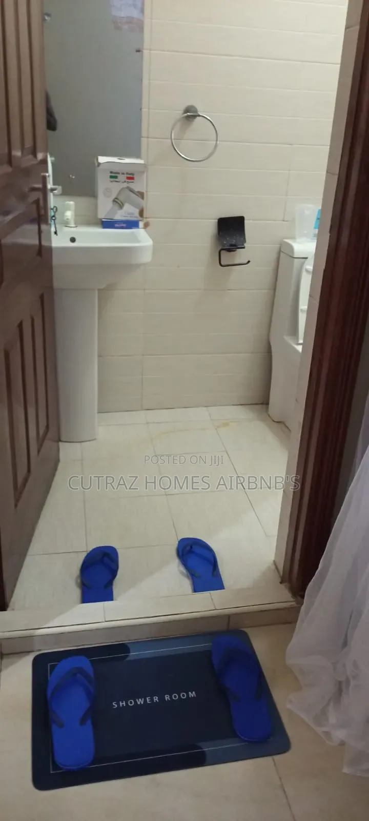 Executive Three Bedrooms Nyali Centre With a Swimming Pool