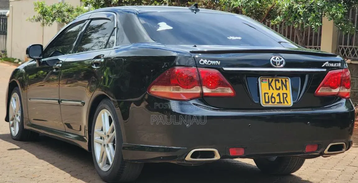 Toyota Crown 2010 Black