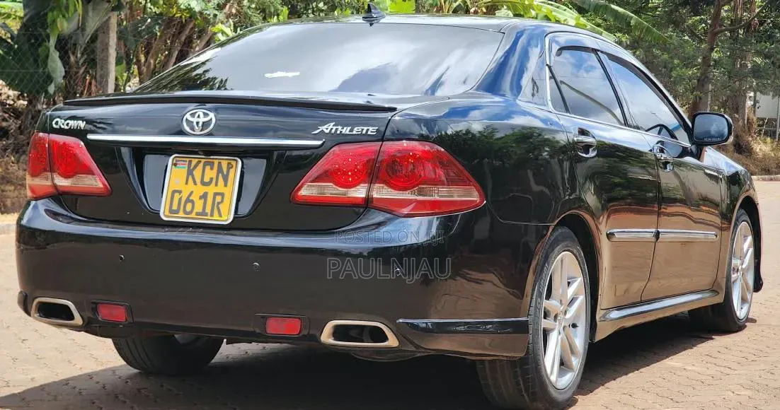 Toyota Crown 2010 Black