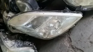 Toyota Isis Headlight Xenon