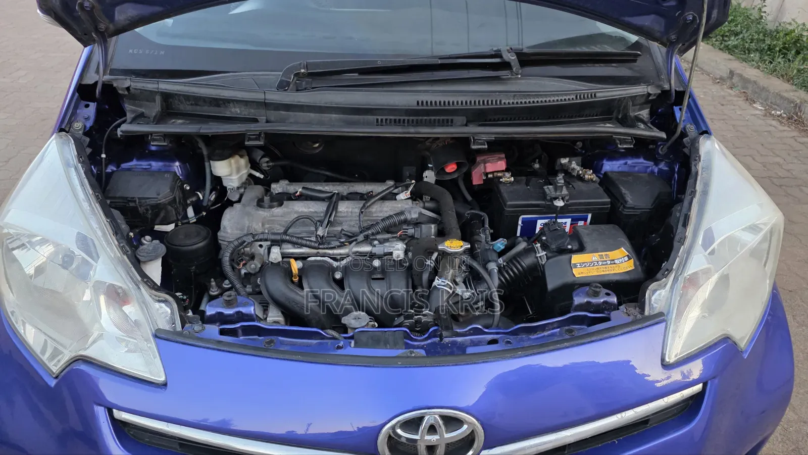 Toyota Ractis 2011 Blue