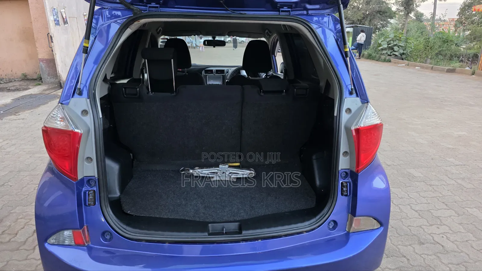 Toyota Ractis 2011 Blue