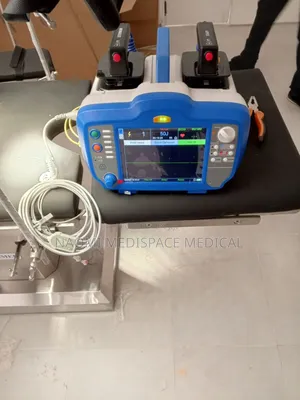 Manual Defibrillator With ECG Monitoring -for Cardiac Arrest