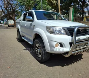 Toyota Hilux 2015 White