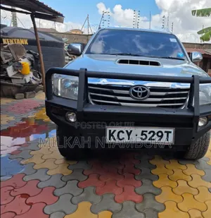 Toyota Hilux 2013 Silver
