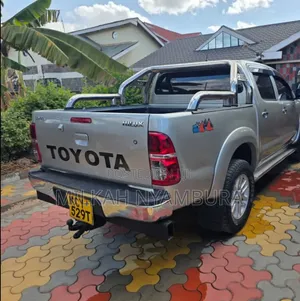 Toyota Hilux 2013 Silver