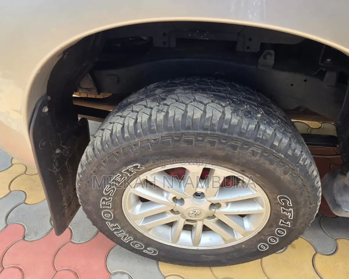 Toyota Hilux 2013 Silver