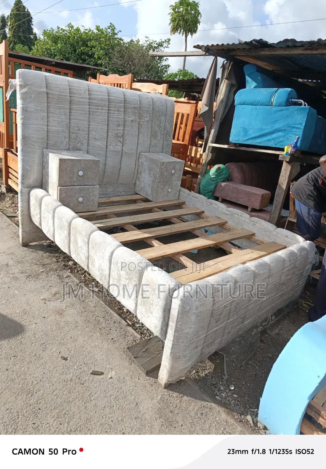 Bubble Bed 5by6 With 2 Side Draws