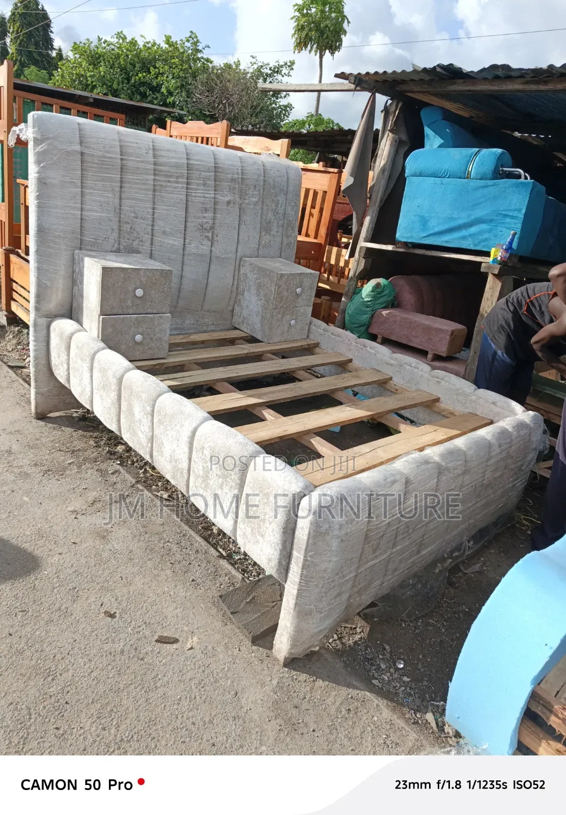 Bubble Bed 5by6 With 2 Side Draws