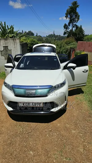 Toyota Harrier 2.0 4WD 2019 White