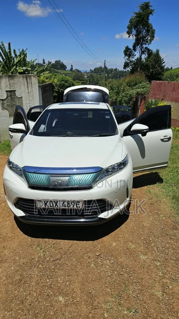 Toyota Harrier 2.0 4WD 2019 White
