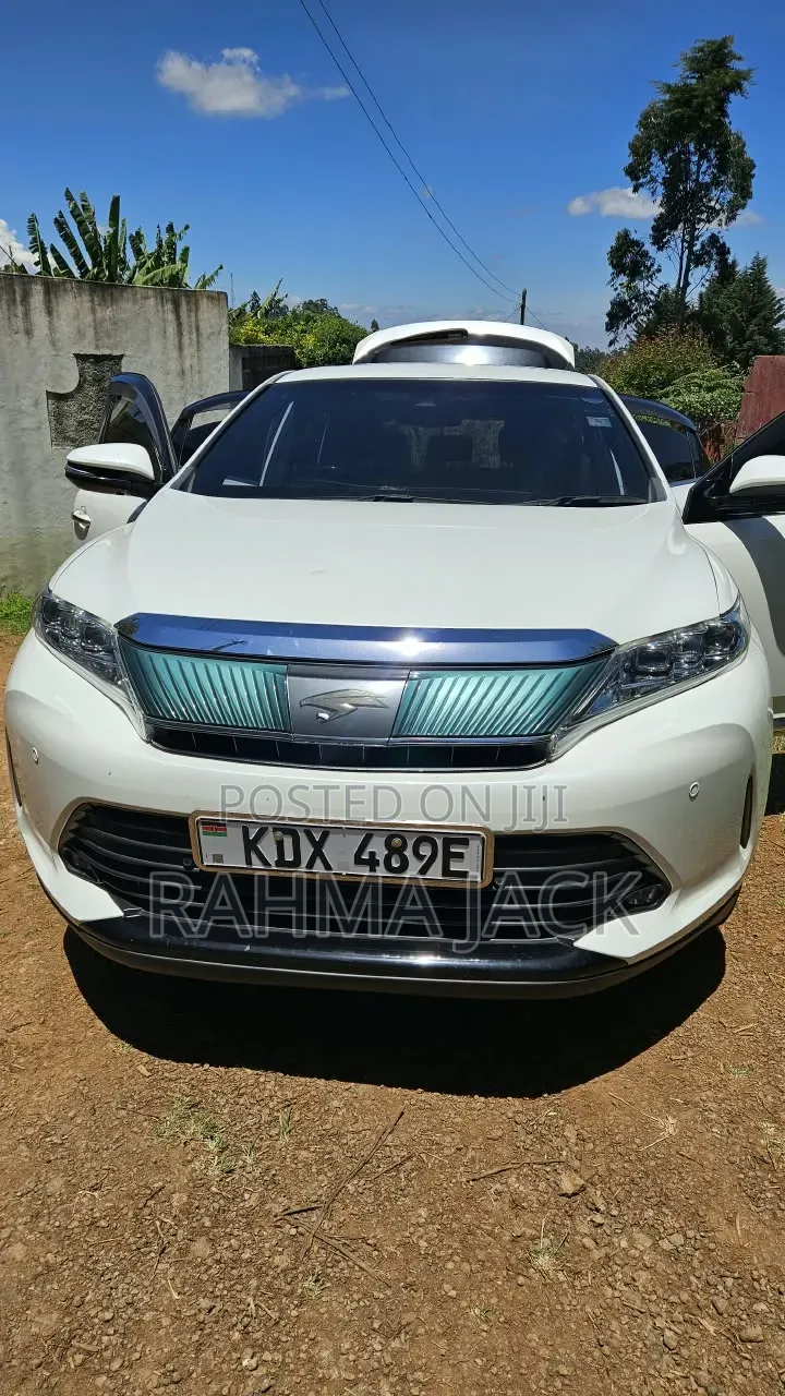 Toyota Harrier 2.0 4WD 2019 White
