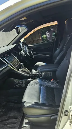 Toyota Harrier 2.0 4WD 2019 White