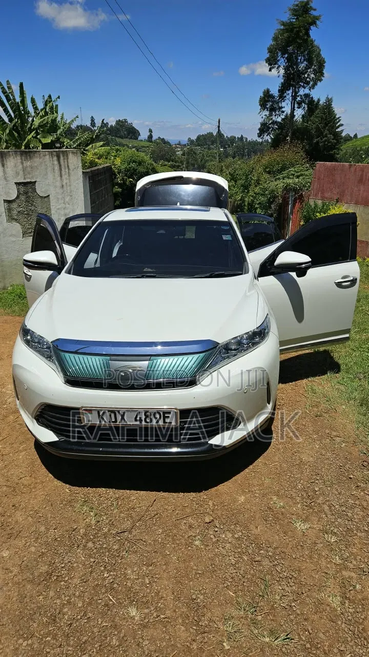 Toyota Harrier 2.0 4WD 2019 White