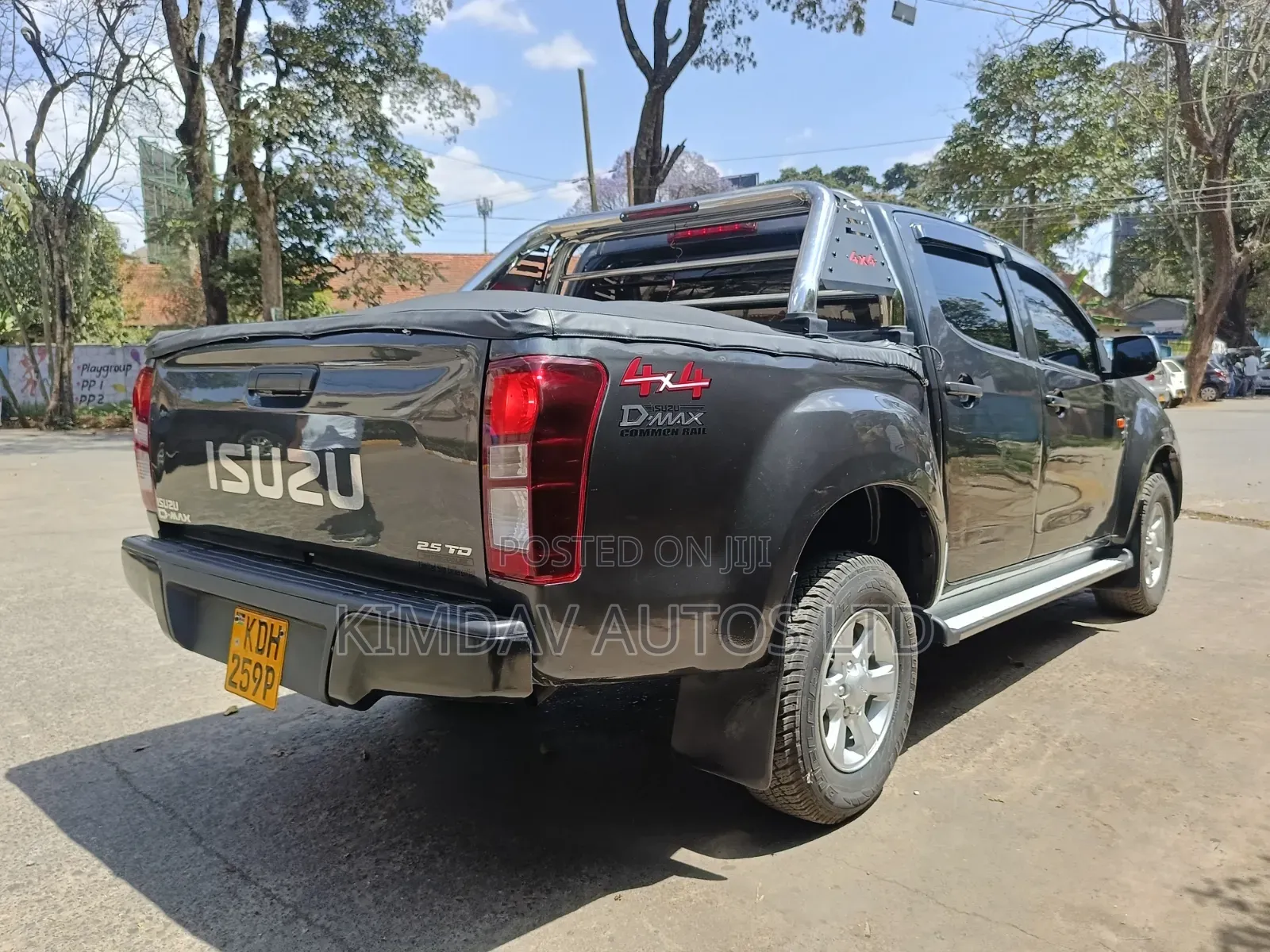 Isuzu D-MAX 2023 Gray