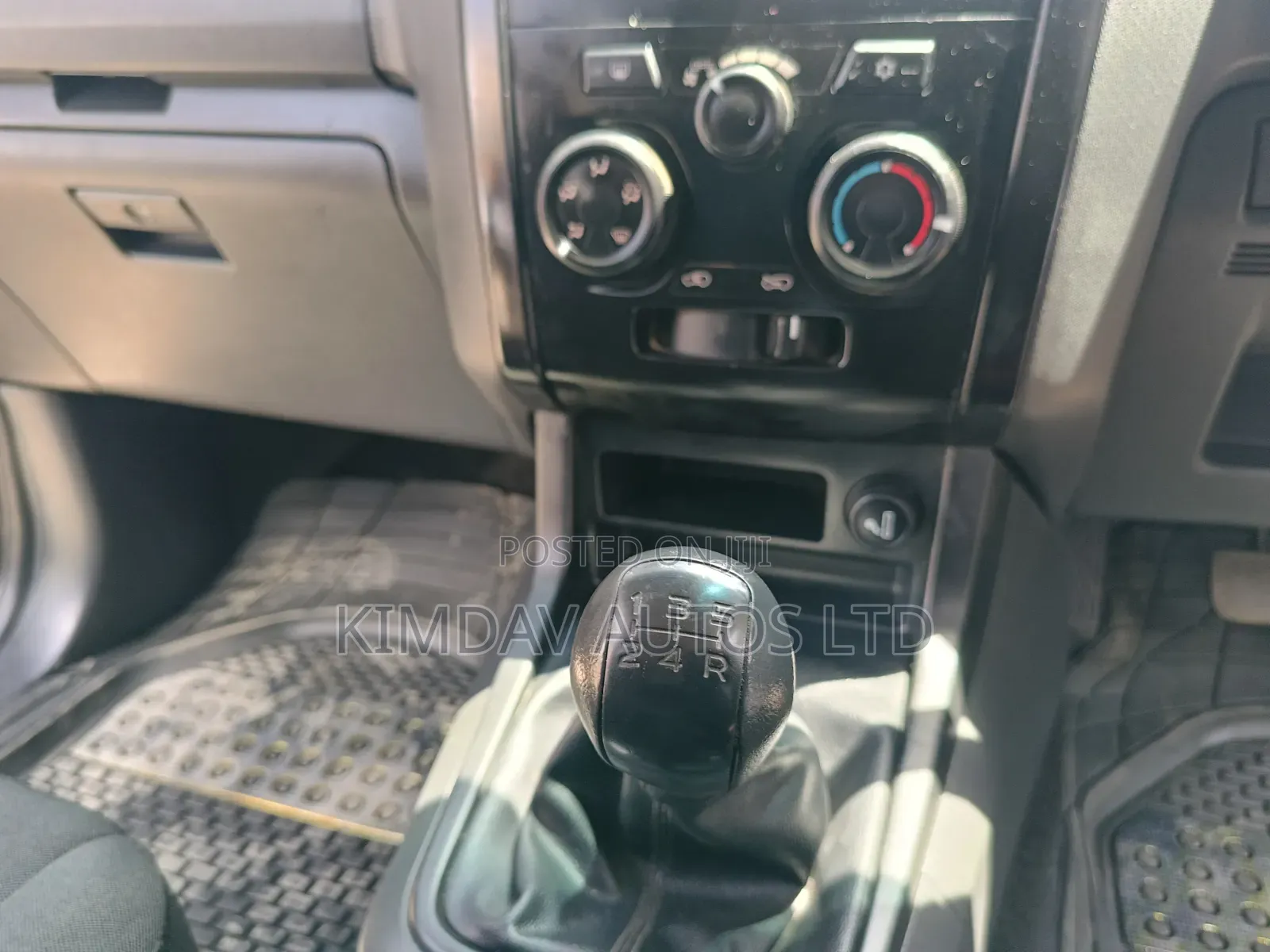 Isuzu D-MAX 2023 Gray