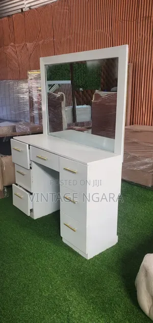 Quality White Vanity Set Storage Drawers