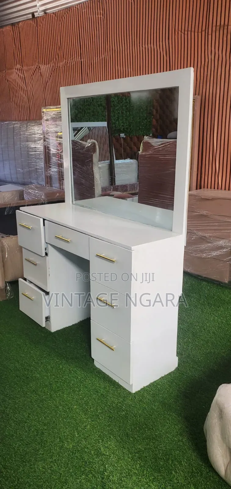Quality White Vanity Set Storage Drawers
