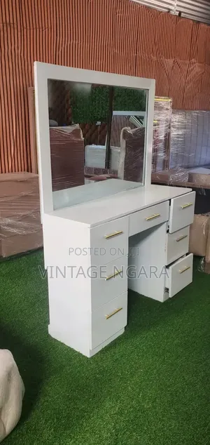 Quality White Vanity Set Storage Drawers