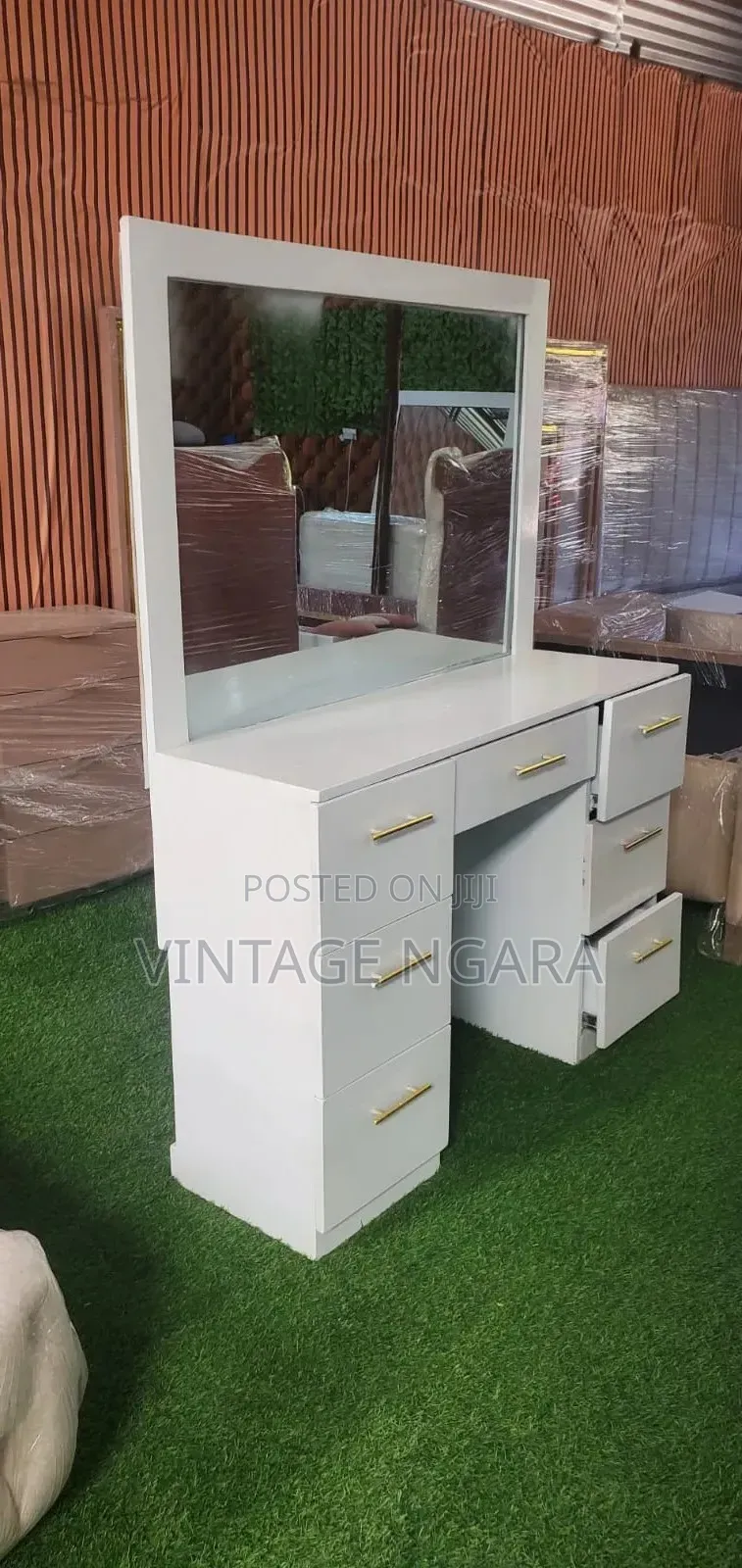 Quality White Vanity Set Storage Drawers