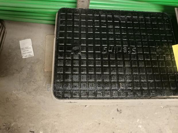 18*24 Cast Manhole Cover - main view