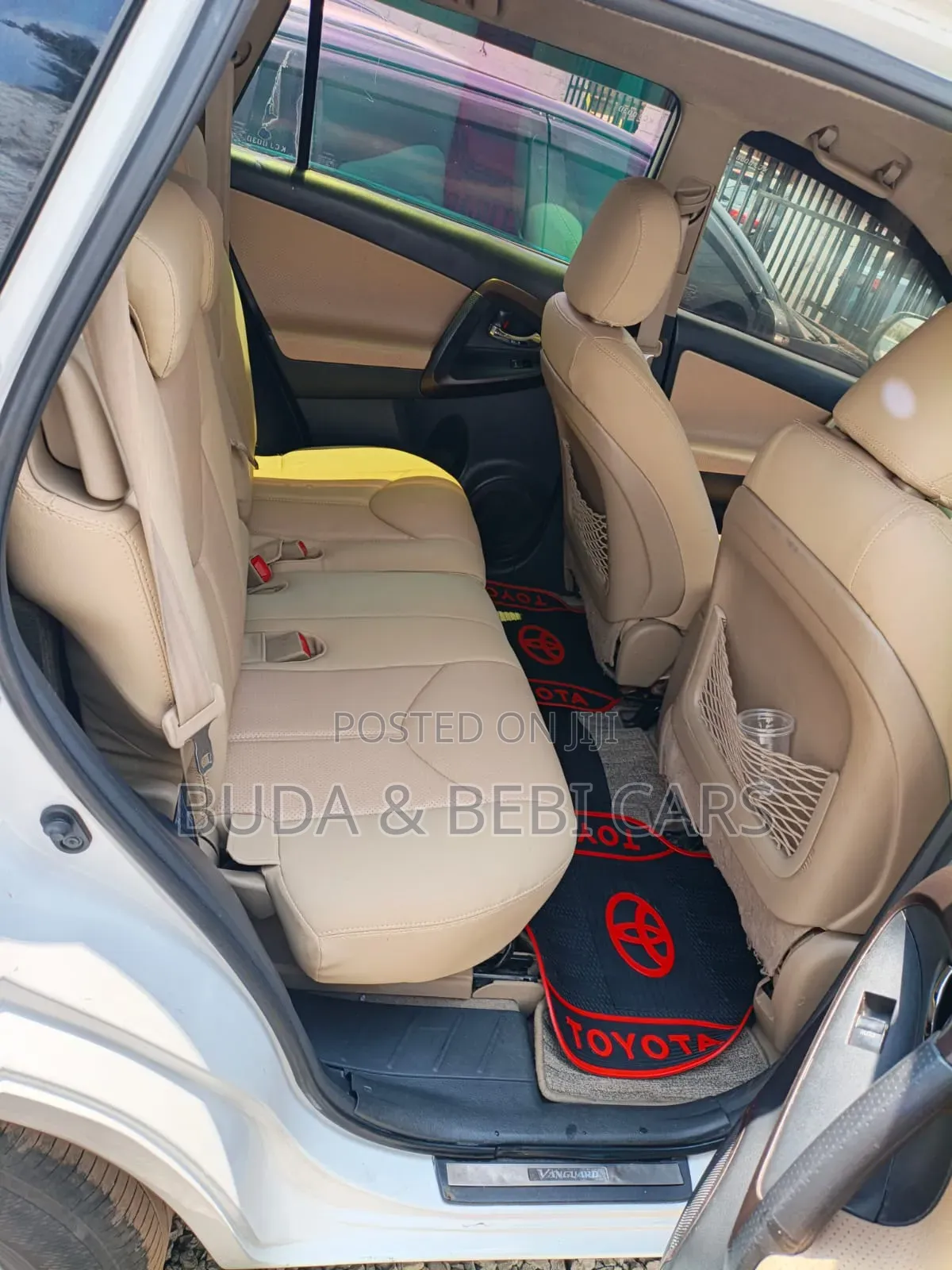Toyota Vanguard 2010 White