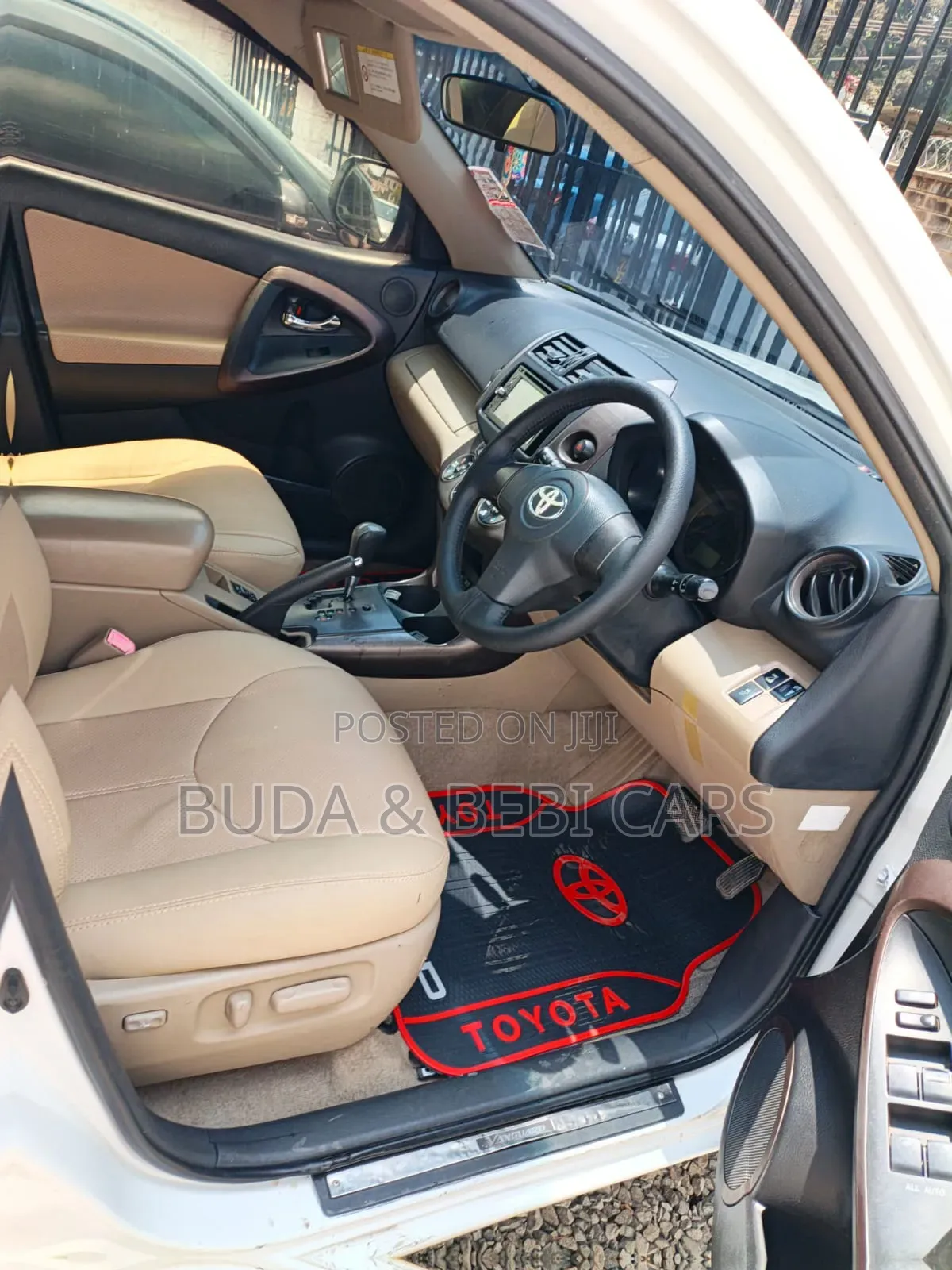 Toyota Vanguard 2010 White