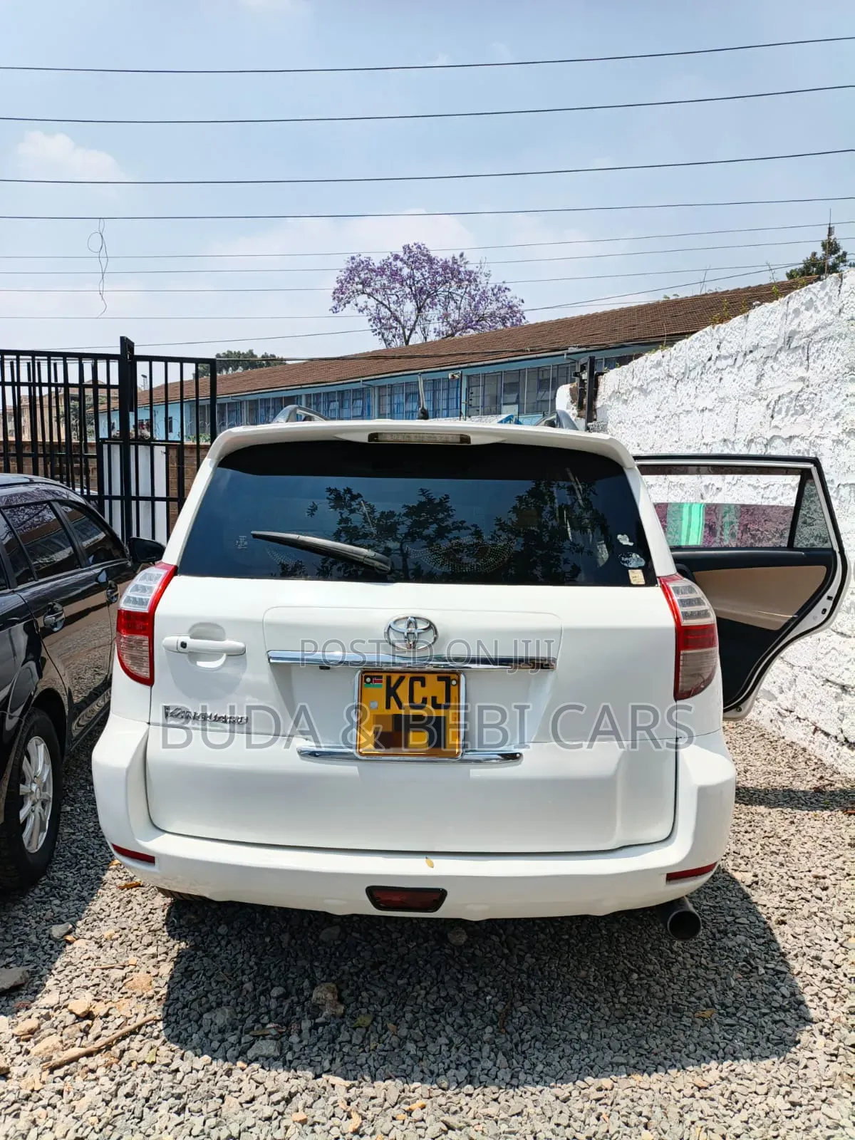 Toyota Vanguard 2010 White